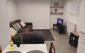 Bel Appartement F2 Entierement Renove